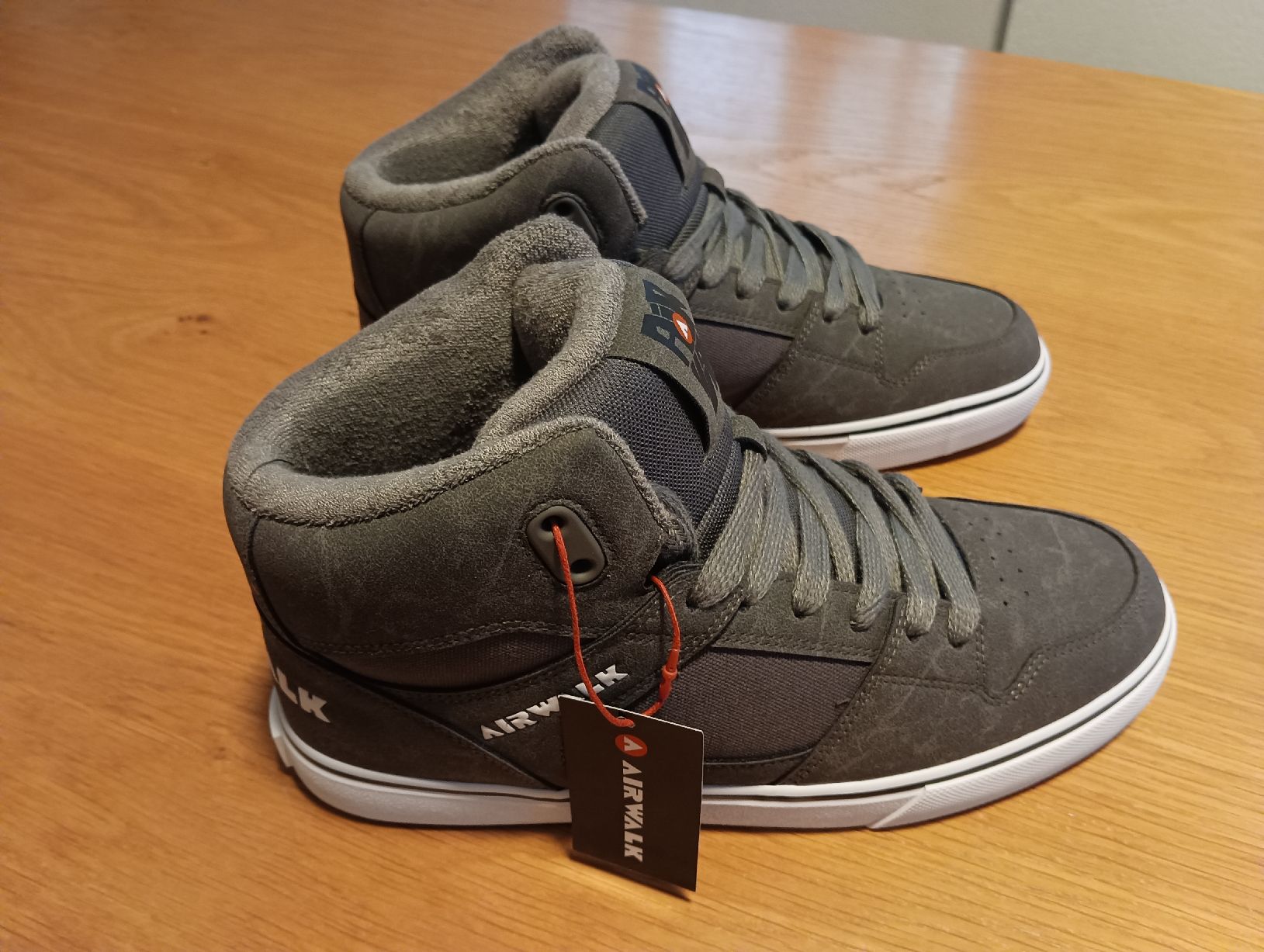 Scarpe da uomo: Neue AIRWALK Sneaker Gr. 44 – Nuovo e nell'imballaggio originale da Densbüren venduto da H-76 1