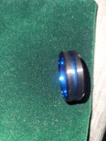 Herren Ring, Tungsten, Grösse 12, mit blauen Akzenten.