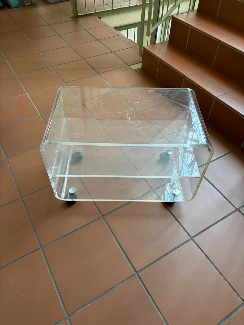Korpus: Acrylglas Wagen mit Rollen 2 Ablagen gebraucht – Gebraucht aus Zürich von noe_wc2v 2