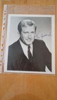 Ken Howard, Original Autogramm auf Grossfoto in s/w