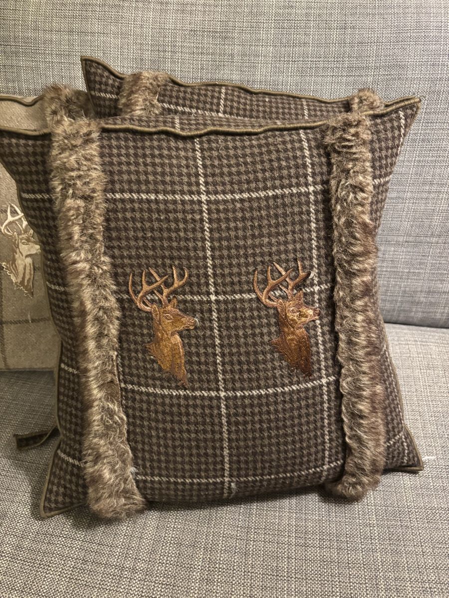 Cuscini: 4x Wool/Fur cushions, mountain challet/ deer design. – Nuovo (secondo la descrizione) da Küsnacht ZH venduto da xavier74