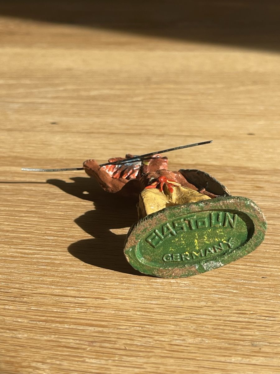 Elastolin Giocattoli: Elastolin Indianer Figur mit Speer und Schild gebraucht – Usato da Basel venduto da torthum 2