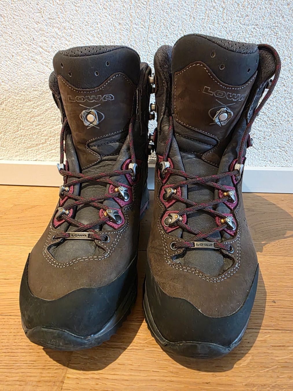 Lowa Scarpe da donna: Lowa Wanderschuhe, Grösse 40, Top Zustand – Usato da Dietwil venduto da AIRFELDER 1