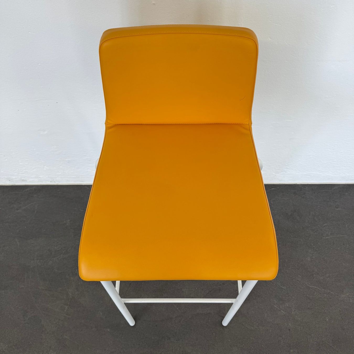 Sgabelli: Steelcase B Free Barhocker - Leder Gelb – Usato da Schönenwerd venduto da mcofficeshop 7