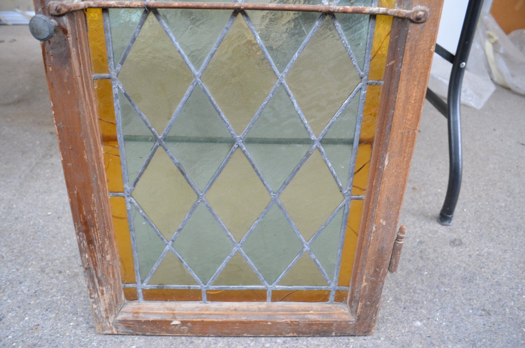 Fenêtres: Antikes Fenster mit farbigem Glas, – D'occasion à Wil SG par Athi 3