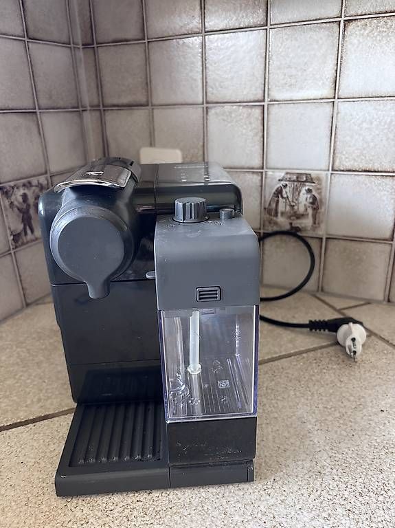 Nespresso Machines à café & Machines à expresso: Nespresso - Lattissima Touch black – D'occasion à Arch par tsk_
