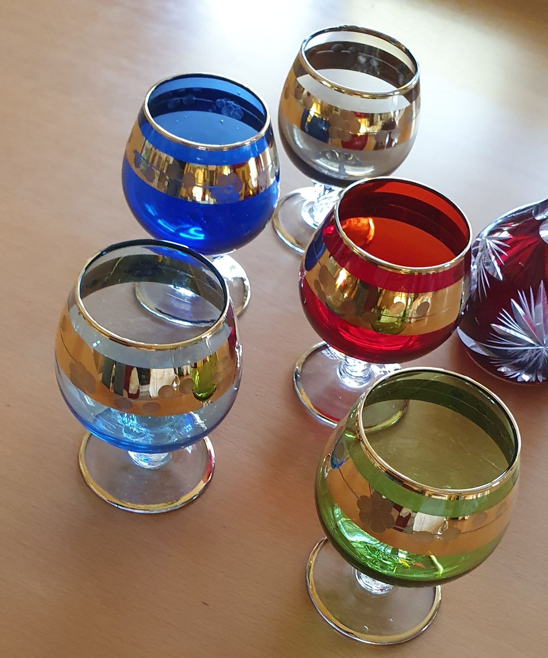 Bicchieri: Farbige Cognac Gläser. 5 Stück und Karaffe – Usato da Kreuzlingen venduto da Rschweiz1 2
