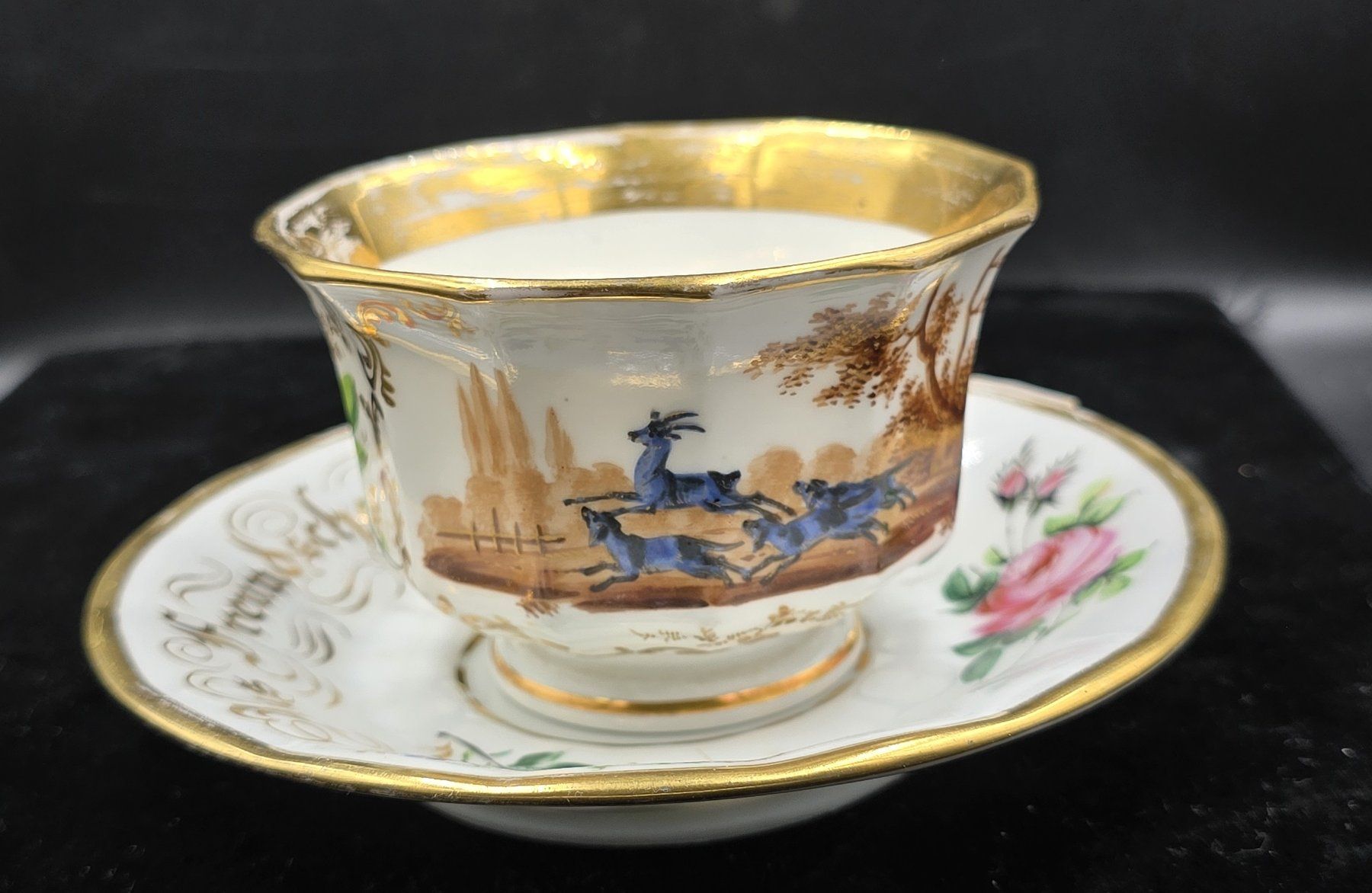 Tasses: 1 Prunktasse mit Gold bemalt – D'occasion à Rorschacherberg par snOOpydOg11 2