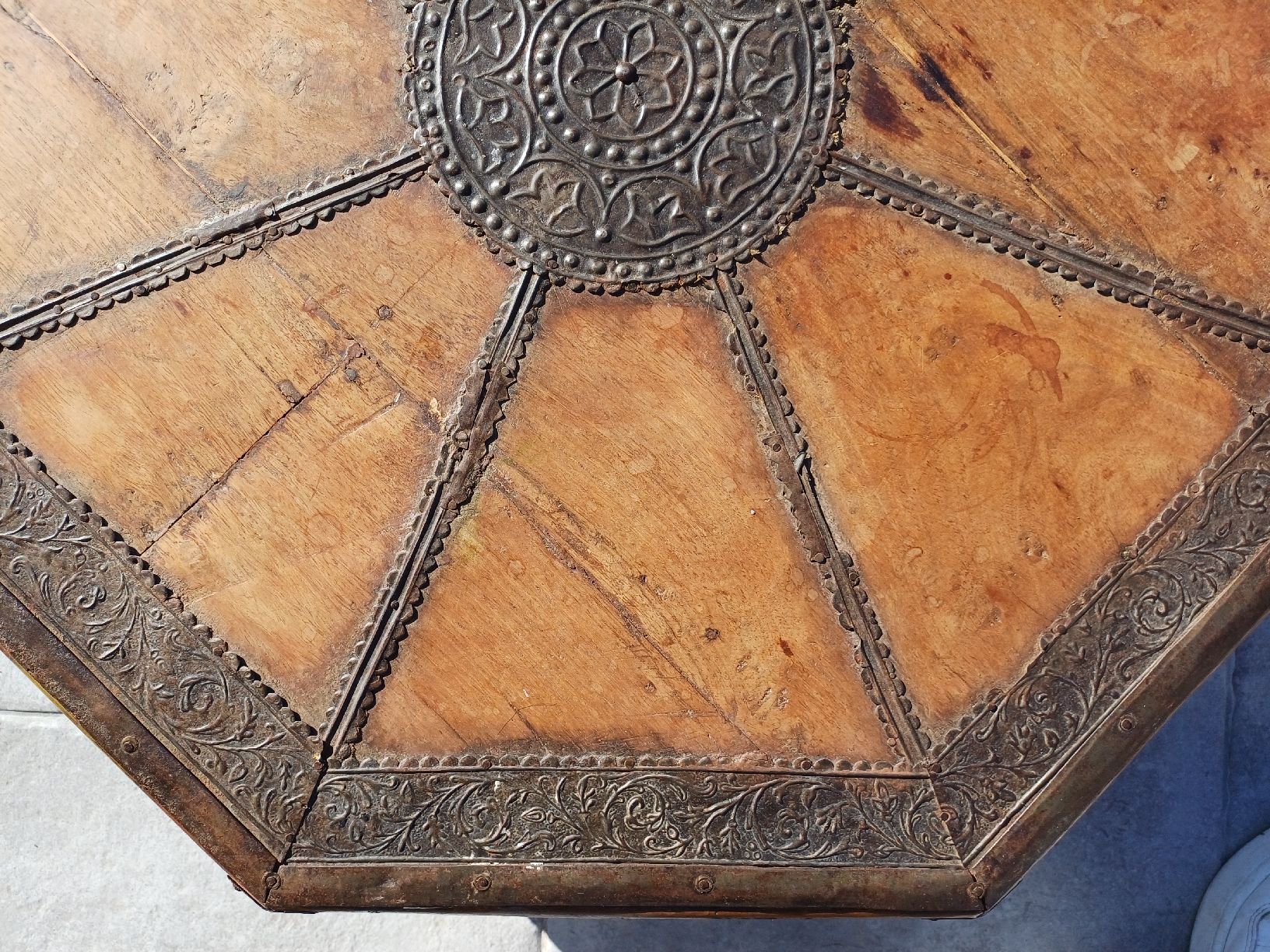 Tavoli: Ancienne table basse - Népal ou Nord de l'Inde – Usato da Begnins venduto da Drastic-Sound 6