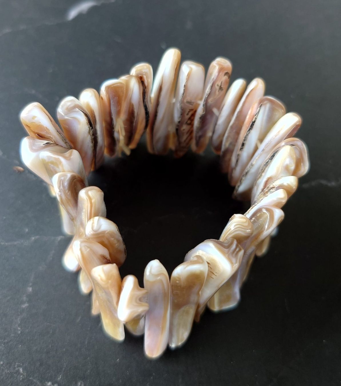 Bracciali & Braccialetti: Perlmutt färbendes elastisches MuschelArmband – Usato da Neuhausen venduto da MonoCeros 2