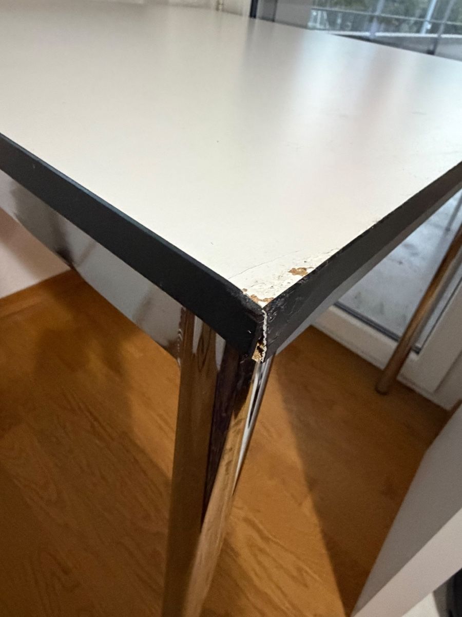 USM Scrivanie: Weisser USM Tisch 100x100cm – Usato da Bern venduto da kama_lama 3