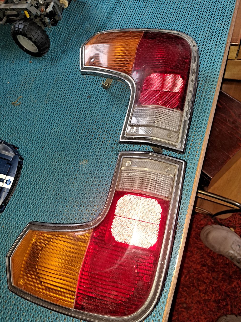 Tutti pezzi di ricambio auto: Oldtimer Rückleuchten Paar, vermutlich Triumph,  Chriysler – Usato da Kölliken venduto da Upcycling-by-Mc-TAM