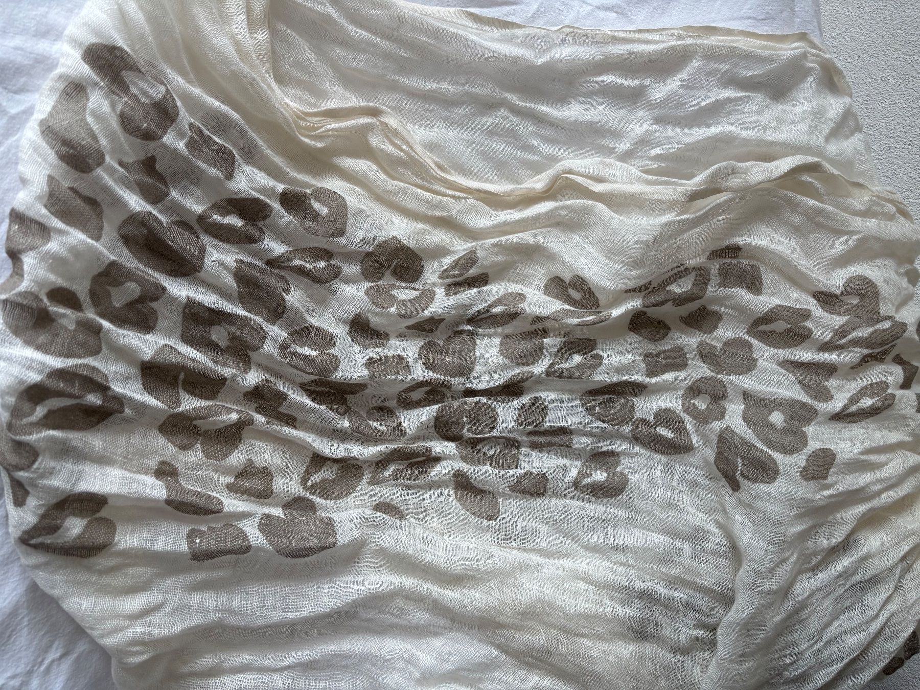 Foulard & Sciarpe: Esprit Tuch Leo Muster beige – Nuovo e nell'imballaggio originale da Wald AR venduto da bertli00