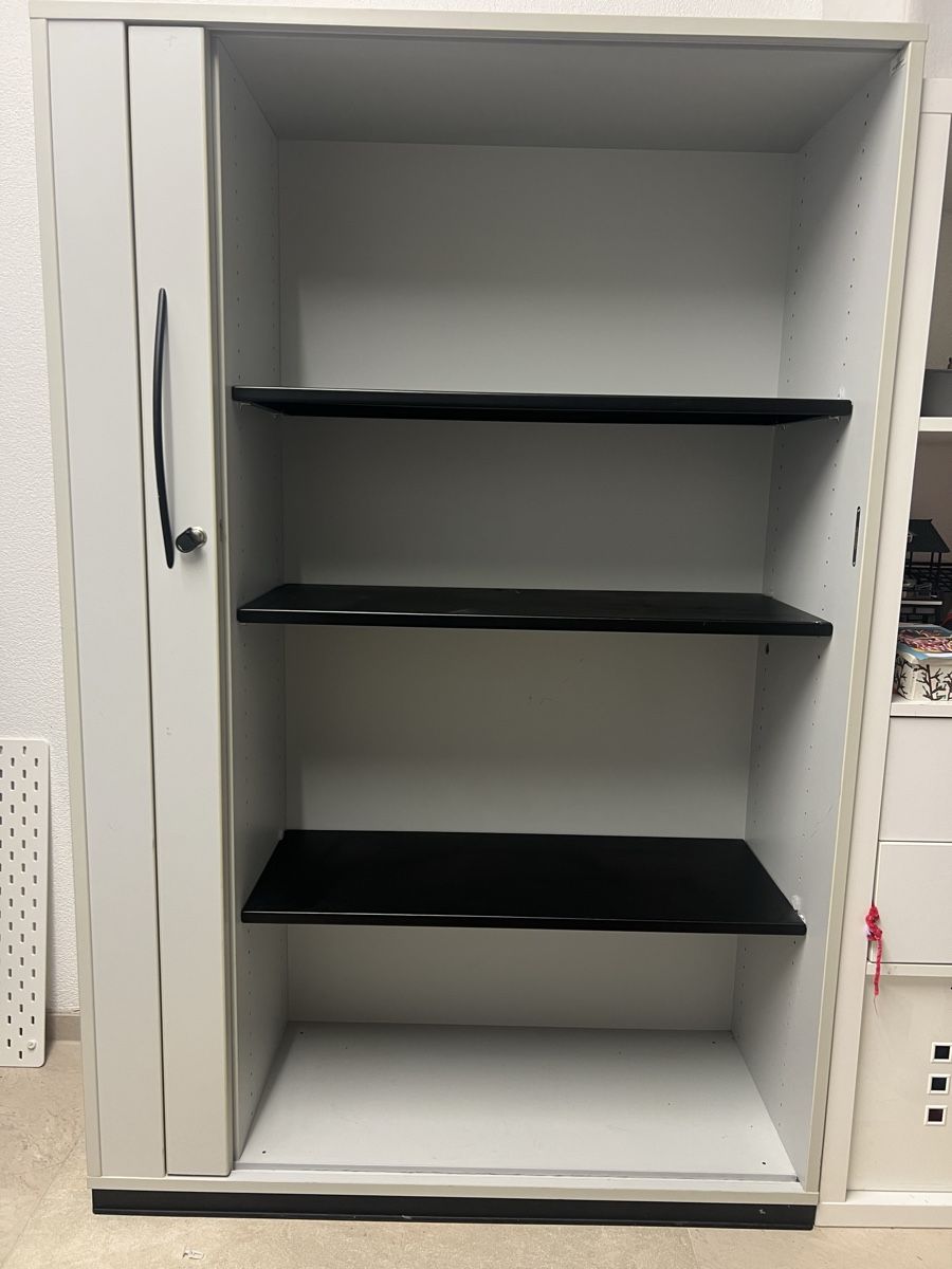 Scaffali: Büroschrank mit Rollladen grau – Usato da Lüsslingen venduto da amyhys