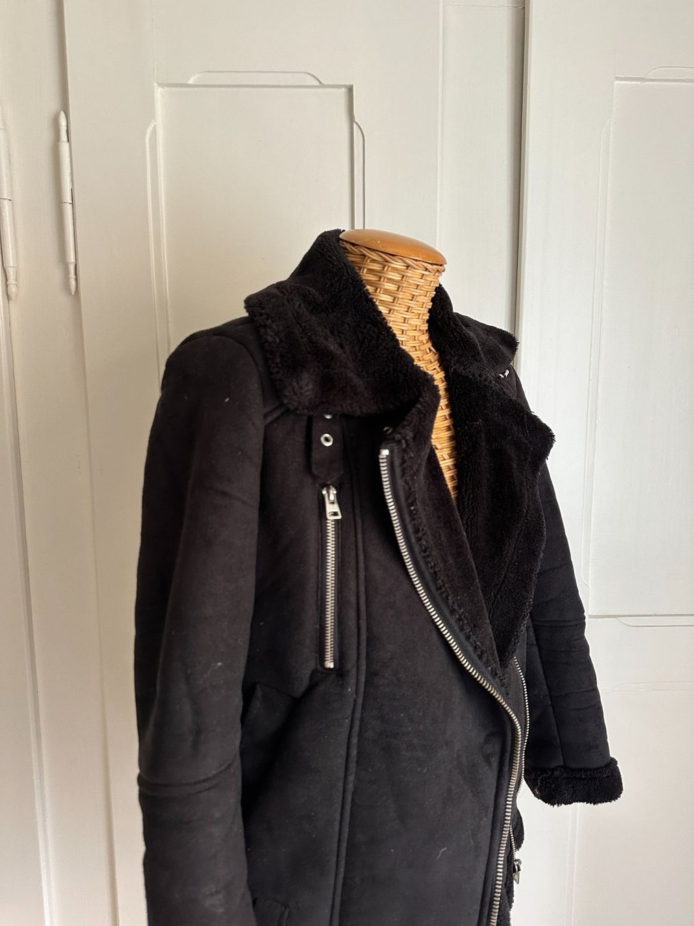 Topshop Giacche: TOPSHOP - Shearling Wildleder Jacke schwarz 34 – Usato da Zürich venduto da Diazaio 1