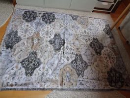 *** Luftige Muster-Tischdecke *** ab 1.00