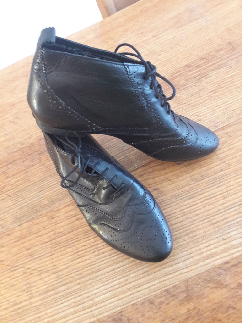 Scarpe da donna: Schuhe - Schnürschuhe - Leder - Schwarz - 41 – Usato da Luzern venduto da miocarobabbonetoscan 1