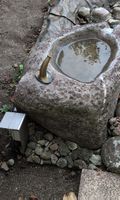Gartenbrunnen aus Naturstein mit Auslauf akzeptabel