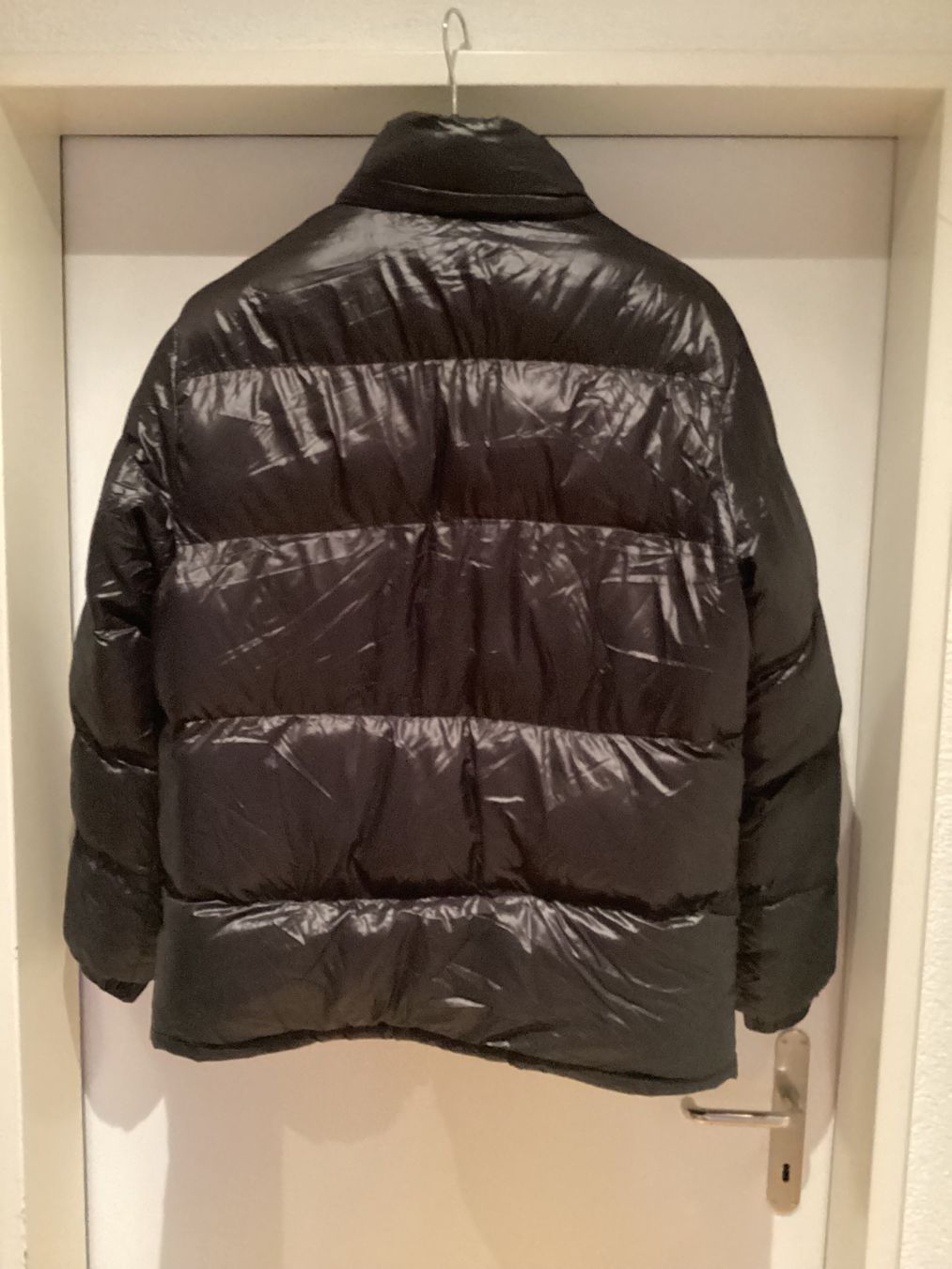 Jacken: Schwarze Puffer Winter Jacke Gr L Glänzend – Gebraucht aus Schleitheim von Pi3.14 1