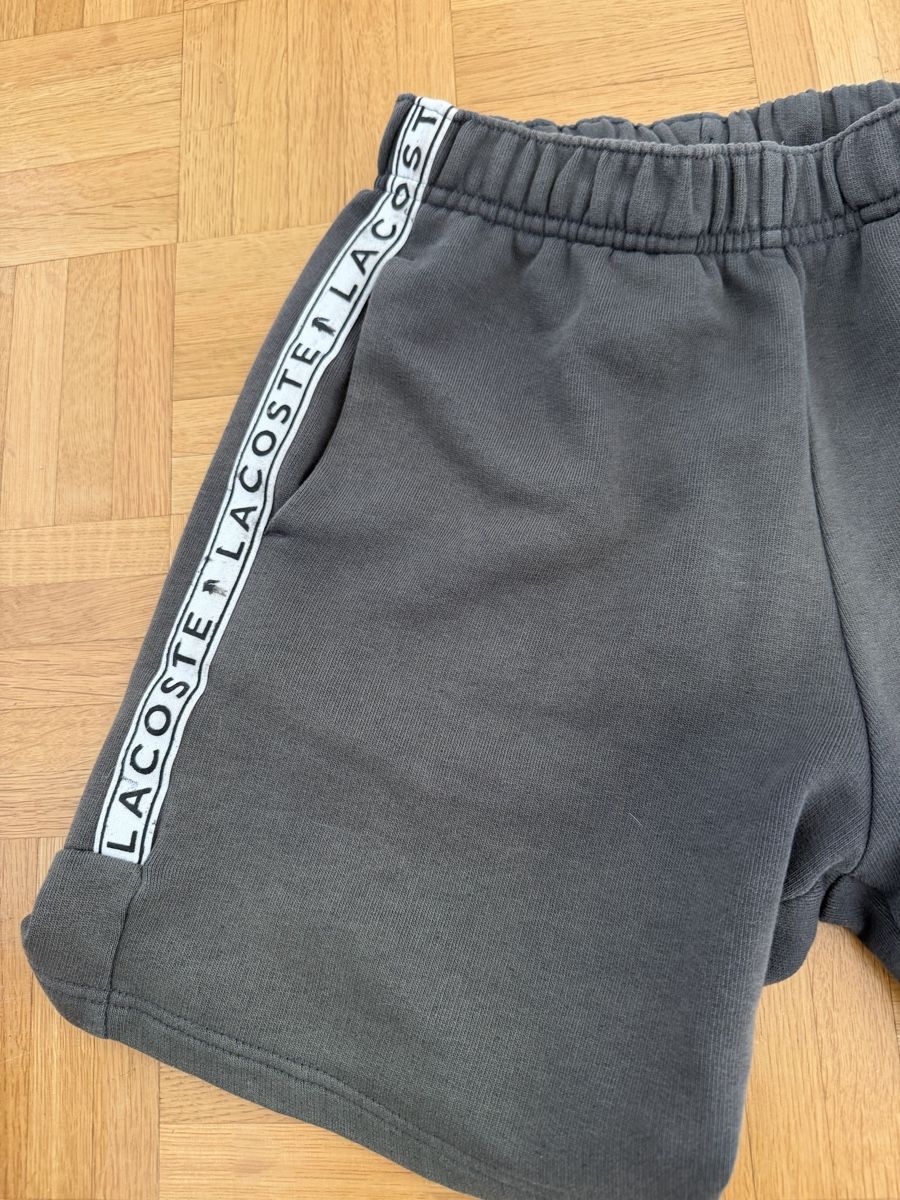Lacoste Pantaloni: Short Lacoste taille 128 - 8 ans  – Nuovo (secondo la descrizione) da Dombresson venduto da feline_ne 2