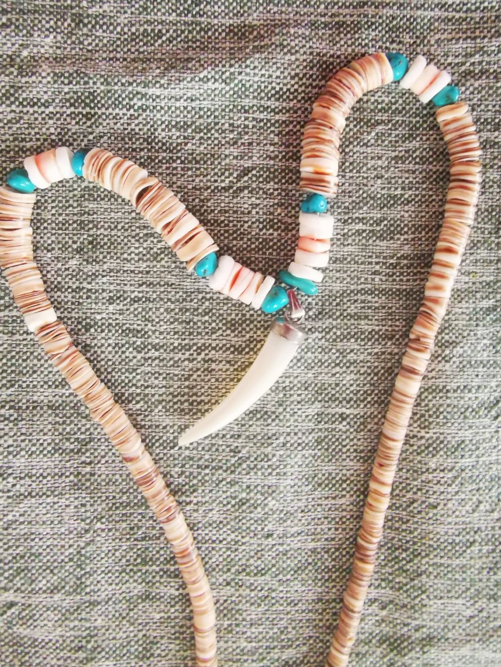 Catenine: Collier avec perles et pendentif d’une dent – Usato da Courtepin venduto da mara_1808 2