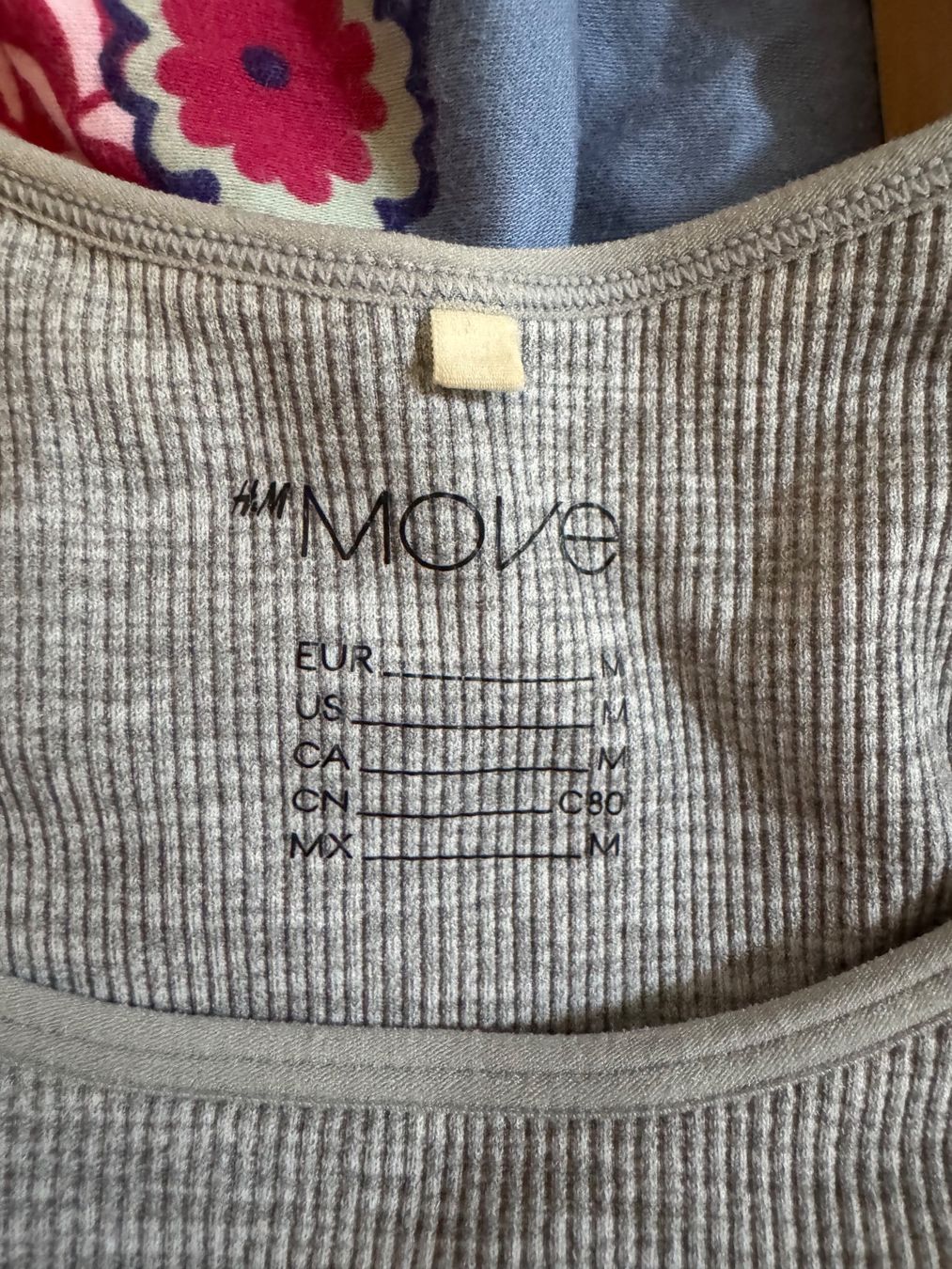 H&M Tops: H&M move top M – Gebraucht aus Lumino von mar_9pn2 1