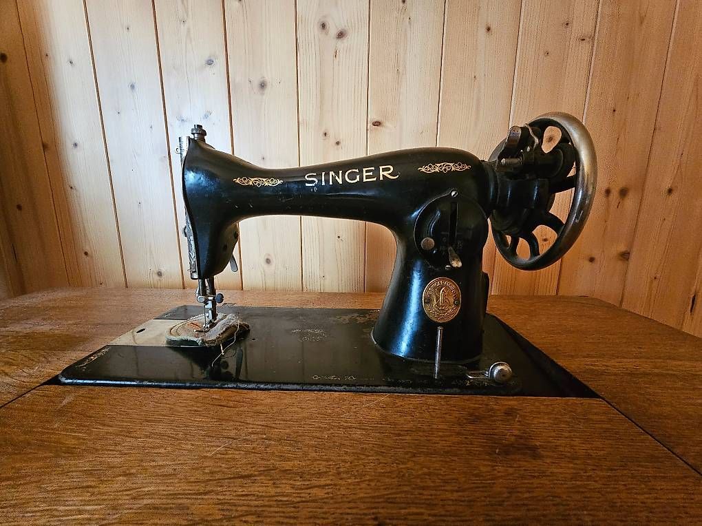 Singer Nähmaschinen: Alte Singer Nähmaschine K88 – Gebraucht aus Mels von WendySchumacher