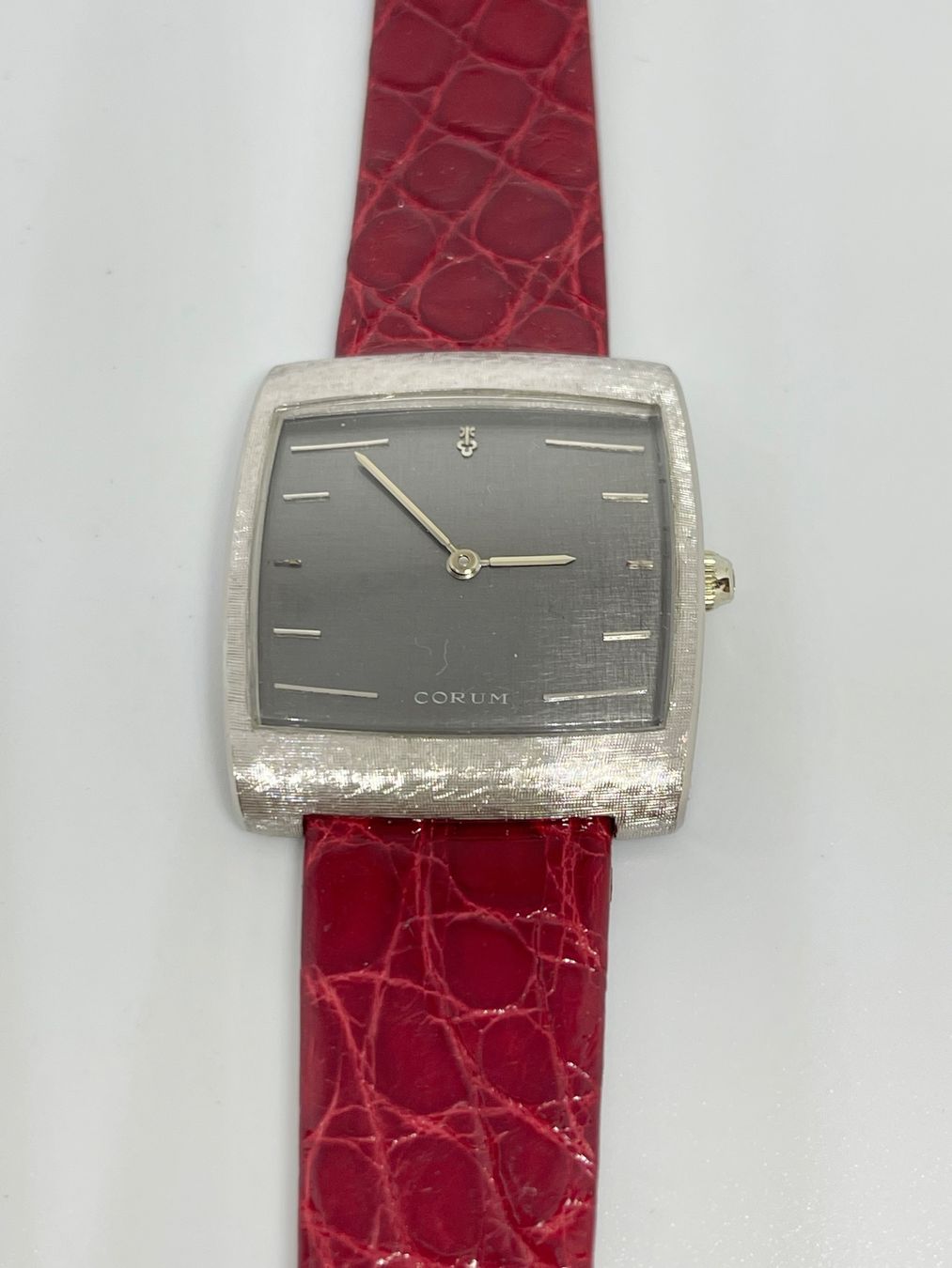 Corum Orologi: Rare Corum Buckingham Tv Screen White Gold 18ct – Usato da Lugano venduto da Superstudiolugano