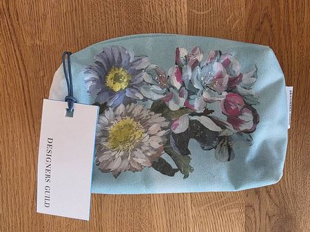 Designers Guild Delft Flower Sky Small Waschbeutel