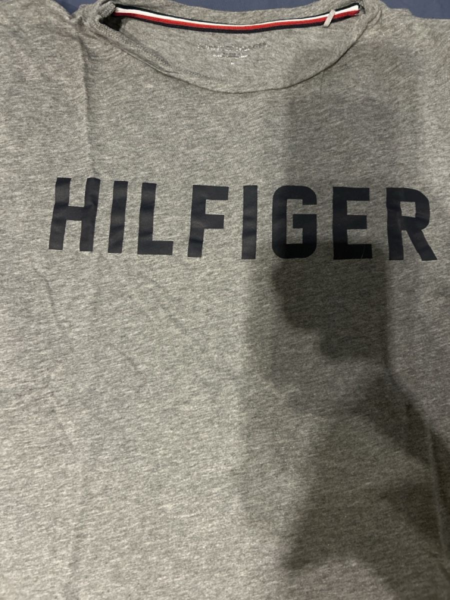 Tommy Hilfiger T-shirts: Tommy Hilfiger Tshirt – Neuf (Voir description) à Hünenberg See par nca_dmg6 1