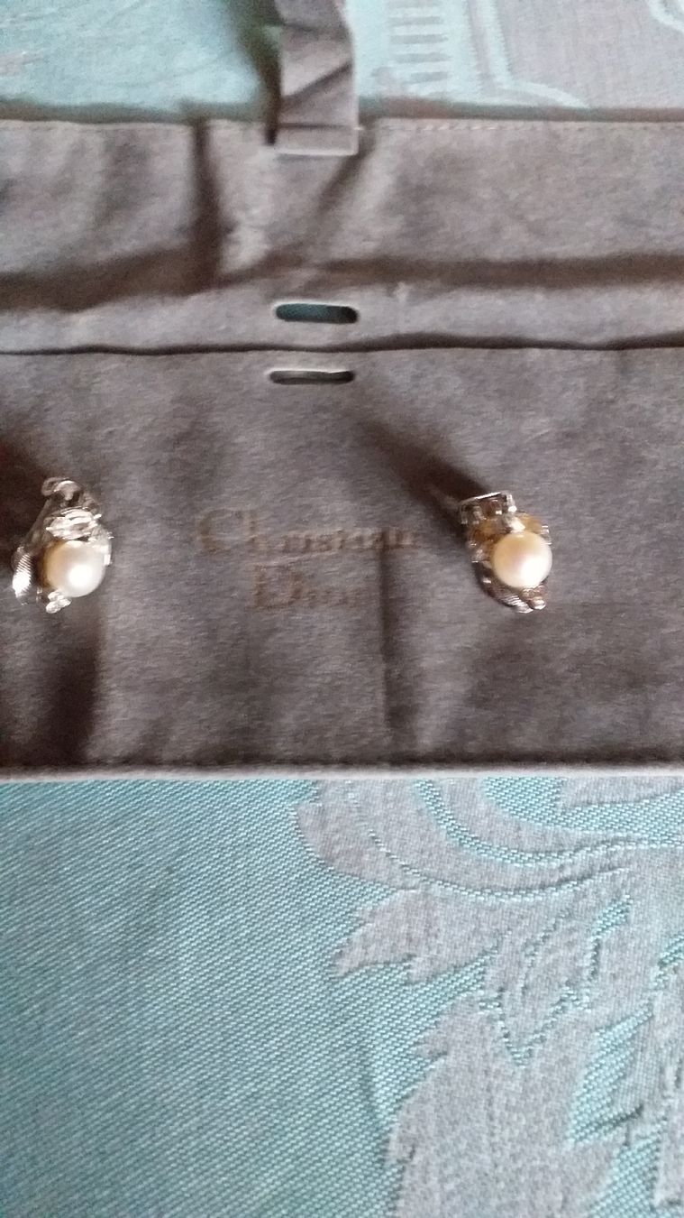 Dior Orecchini pendenti & Orecchini a lobo: Ohrclyps Christian Dior – Usato da Wünnewil venduto da 04Blume