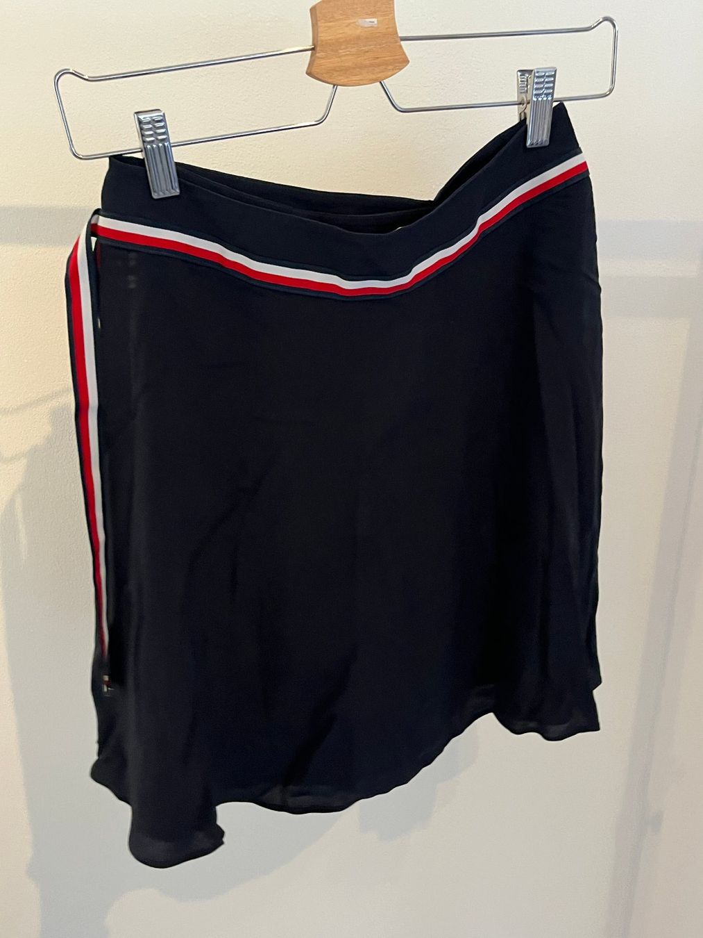Tommy Hilfiger Gonne: Jupe bleu-marine, Tommy Hilfiger – Usato da Savagnier venduto da taianab 6