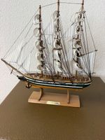 Segelschiff Modell Cutty Sark aus Holz auf Ständer