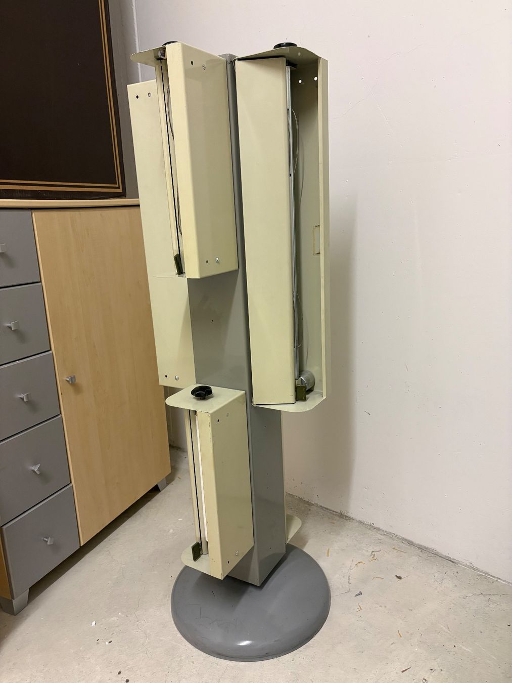 Altro in Decorazioni & Accessori: Planrollen Ständer – Usato da Zug venduto da inf_j9f9 1