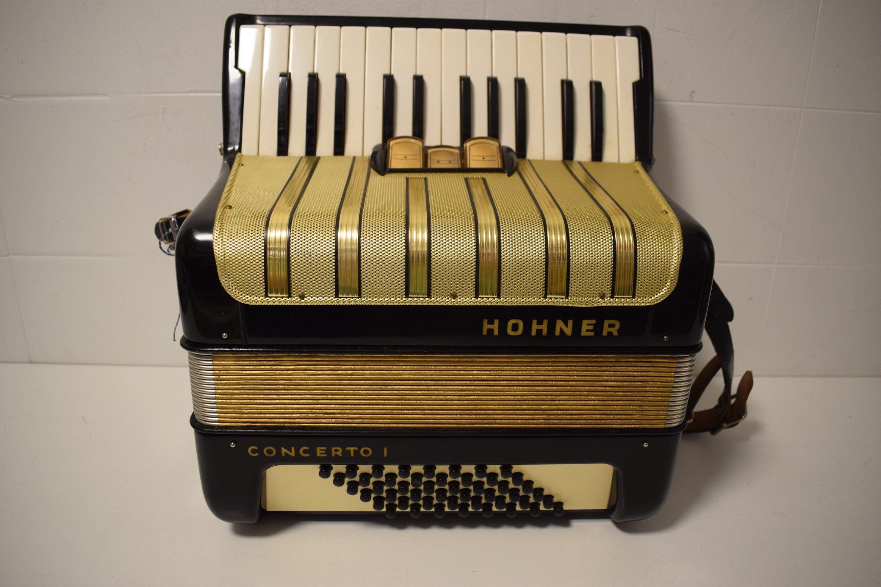 Hohner Strumenti musicali: Akkordeon chromatisch Hohner Concerto I – Usato da Zürich venduto da baumusik 1
