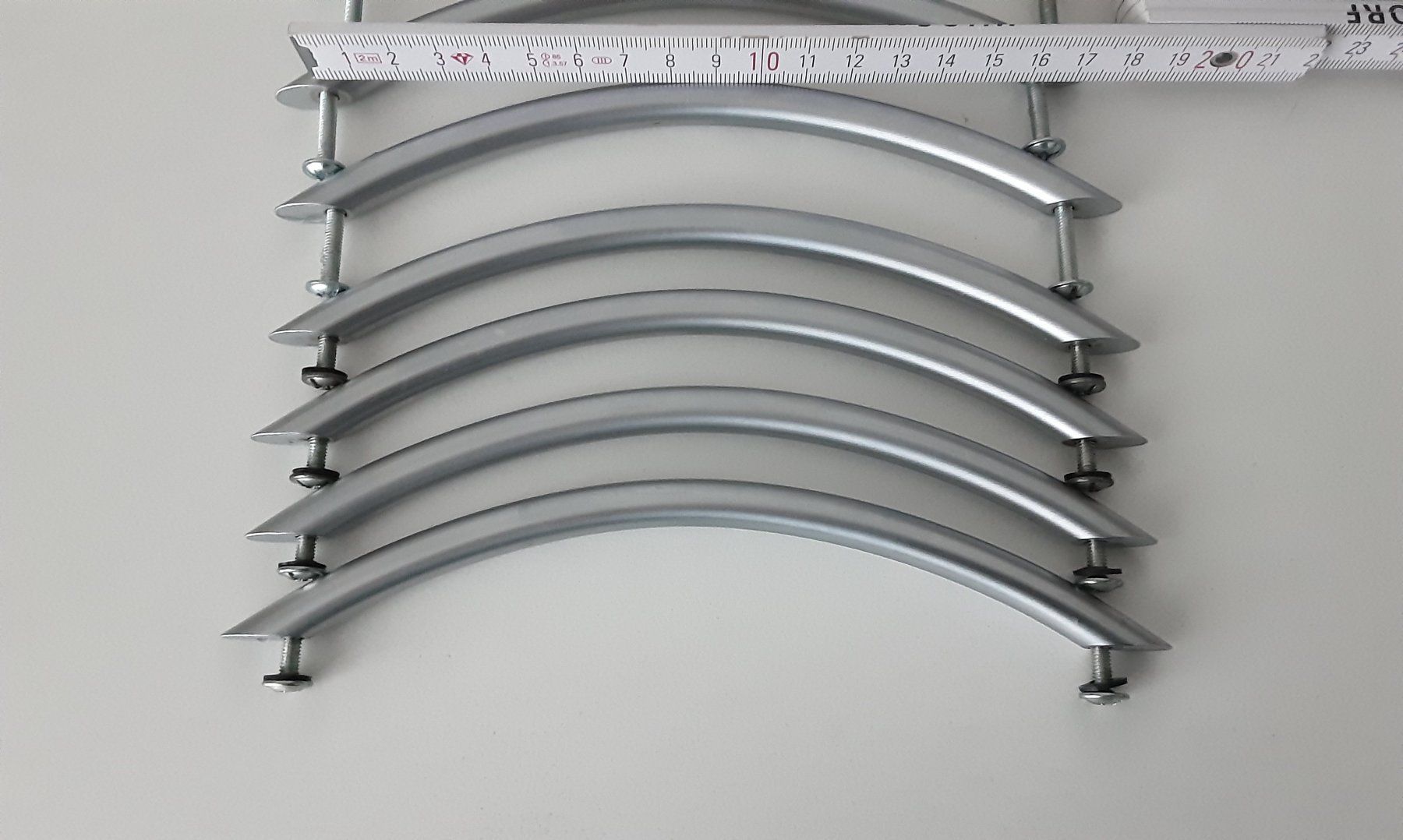 Eisenwaren: 12x Möbelgriffe silber gebogen – Gebraucht aus Stans von Kaelti 1