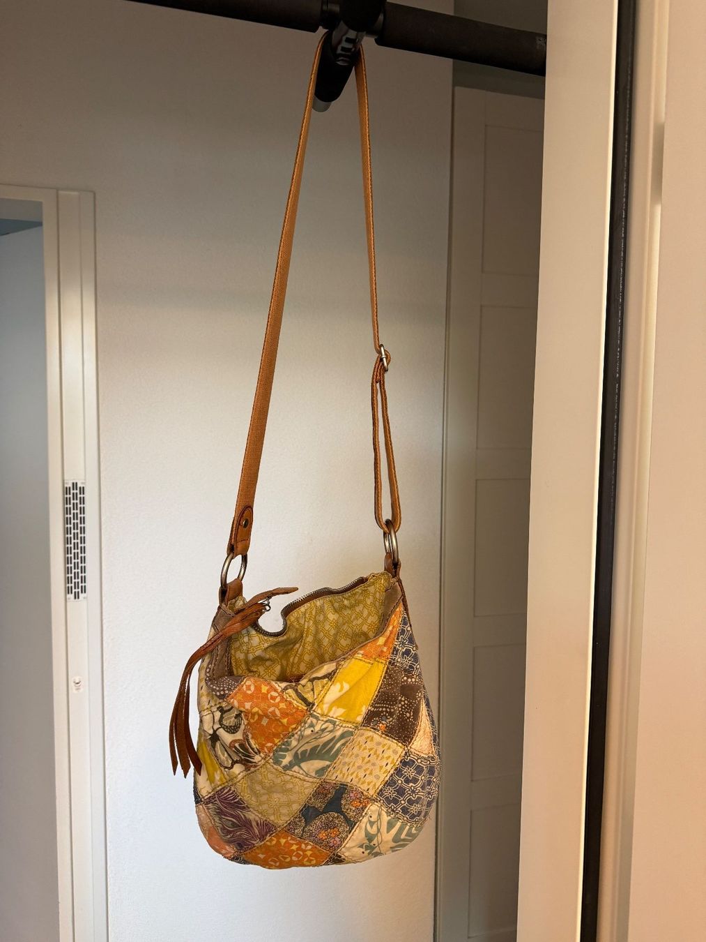 Fossil Taschen für Damen: Fossil Umhängetasche Patchwork Design – Gebraucht aus Eglisau von Wendi0 4