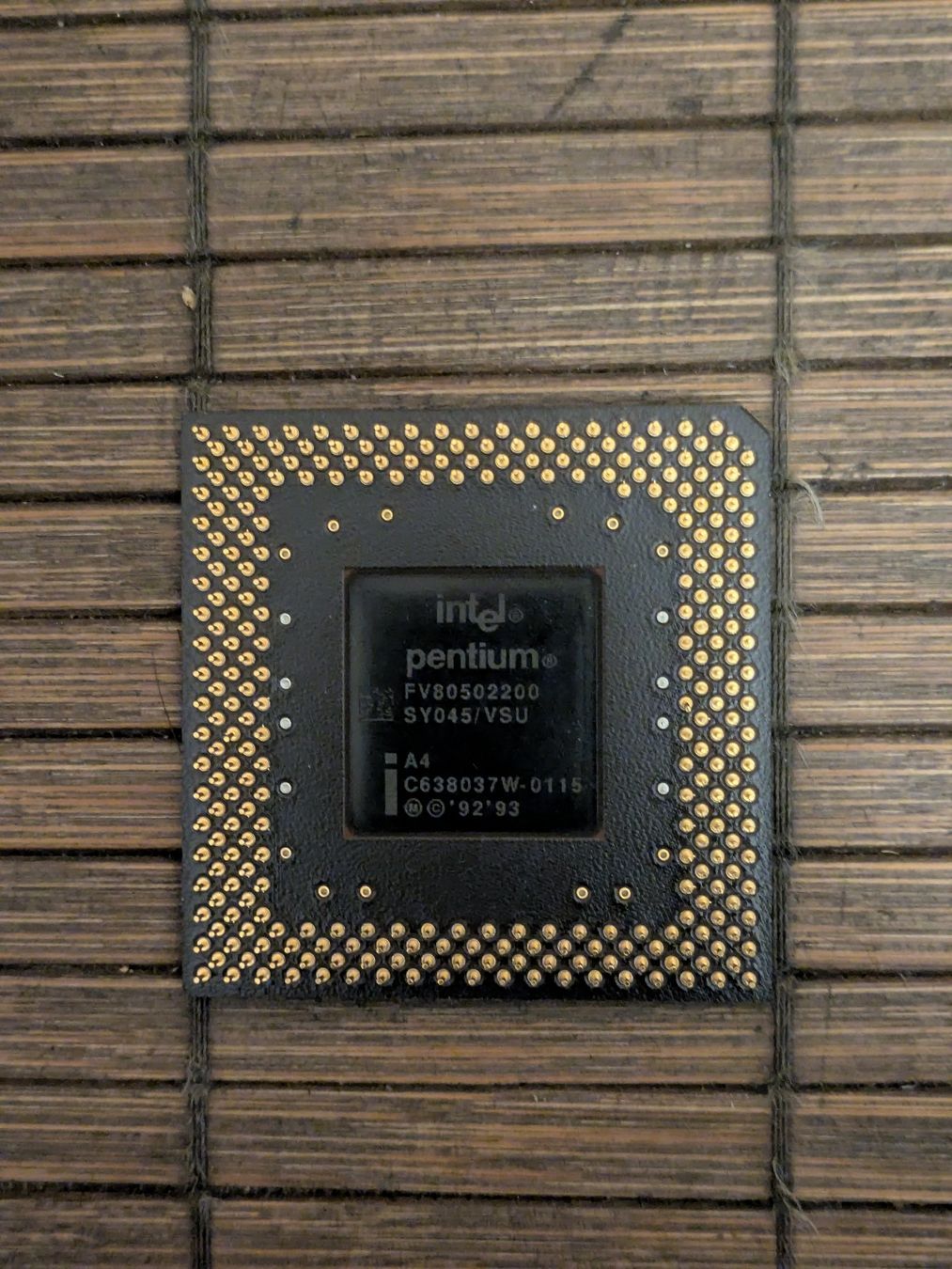 Intel Elektronikbauteile: Intel Pentium 200 SY045 Socket 5/7 – Gebraucht aus Châtelaine von Pttn 1