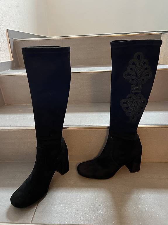 Scarpe da donna: Wildlederstiefel schwarz GR 41 – Usato da Saas im Prättigau venduto da cla_289l