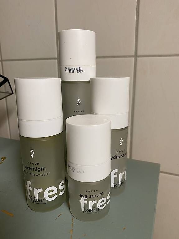Flacons: Ringana leere Kosmetik-Glasflakons  – D'occasion à Därstetten par yas_pb5r