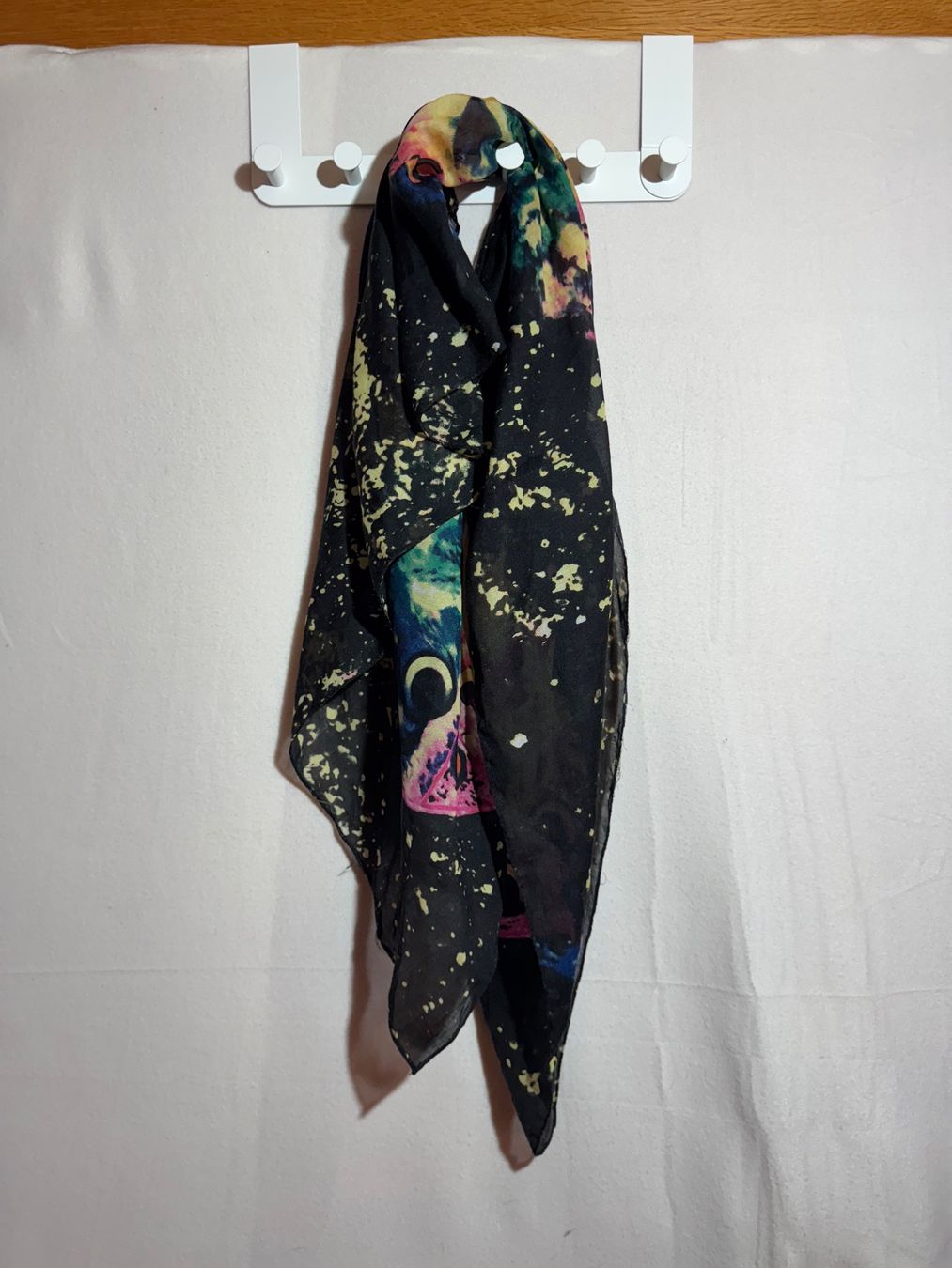 Foulard & Sciarpe: Schöner bunter quadratischer Schal – Usato da Grosswangen venduto da shoes.bags.and.co