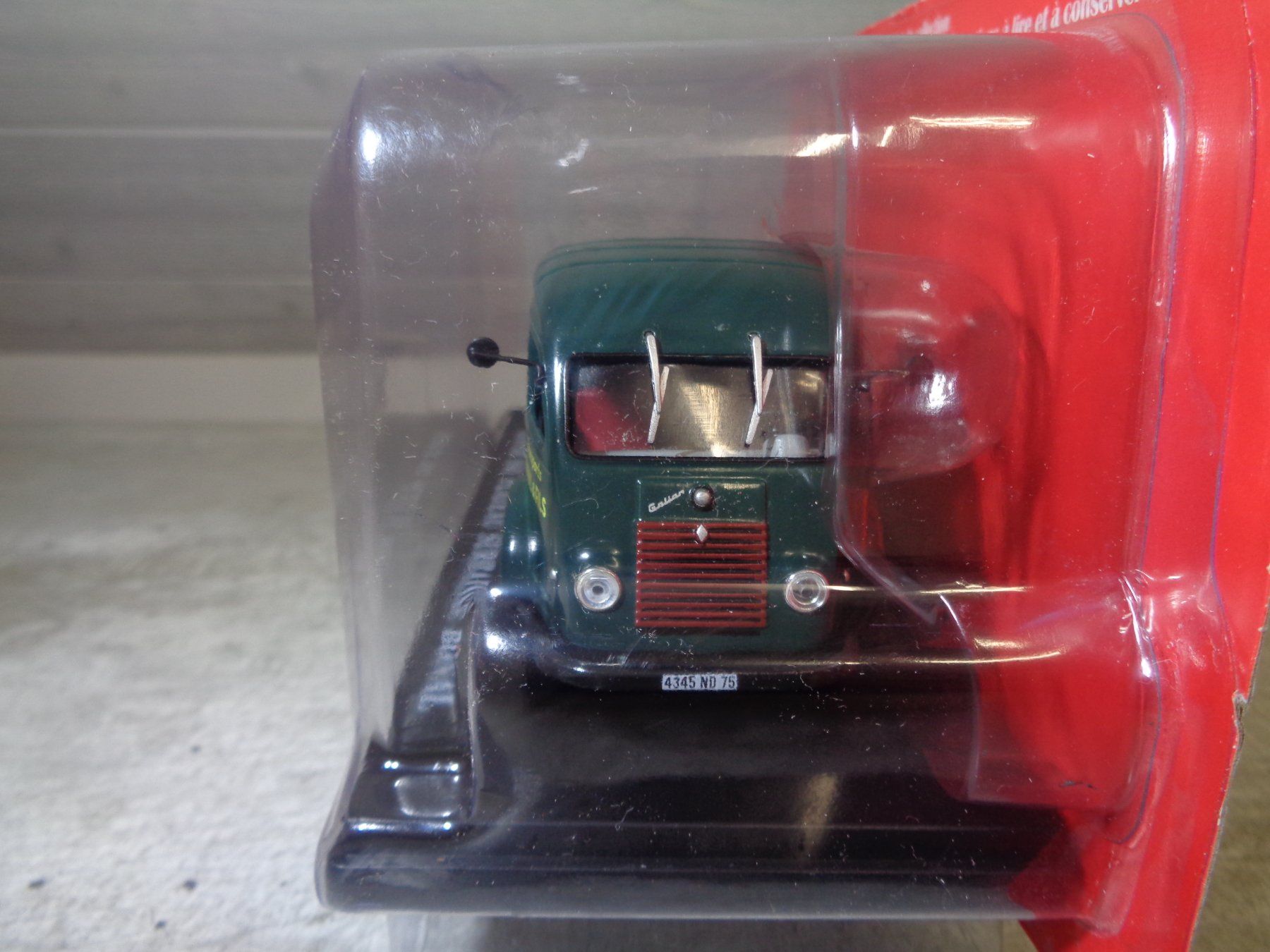 Kit di modellismo & Modellini statici: Hachette 1:43 Camion Sinpar SSU Plateau – Nuovo e nell'imballaggio originale da Reconvilier venduto da rallycar 2