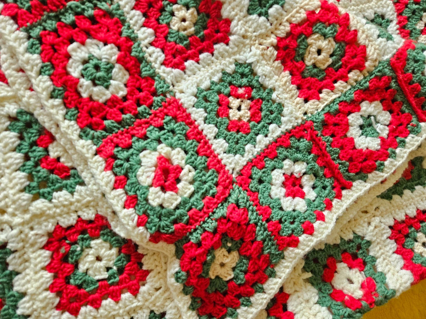 Coperte: Couverture crochet faite main couleurs d hiver! granny patch – Nuovo (secondo la descrizione) da Thônex venduto da lacomtessedesfees 6