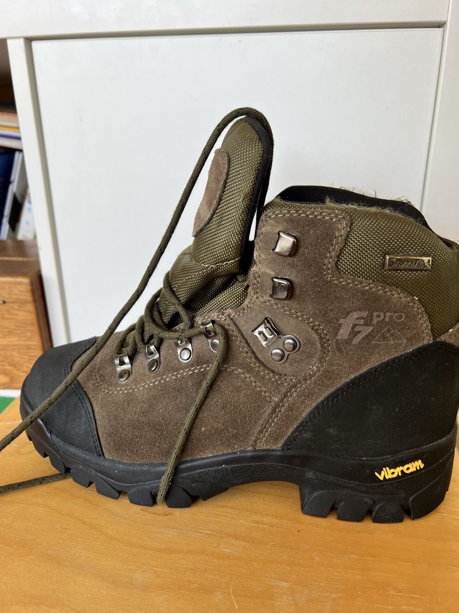 Scarpe da uomo: Robuste Leder Wanderstiefel mit dicker Sohle – Nuovo e nell'imballaggio originale da Basel venduto da Kasodra 4