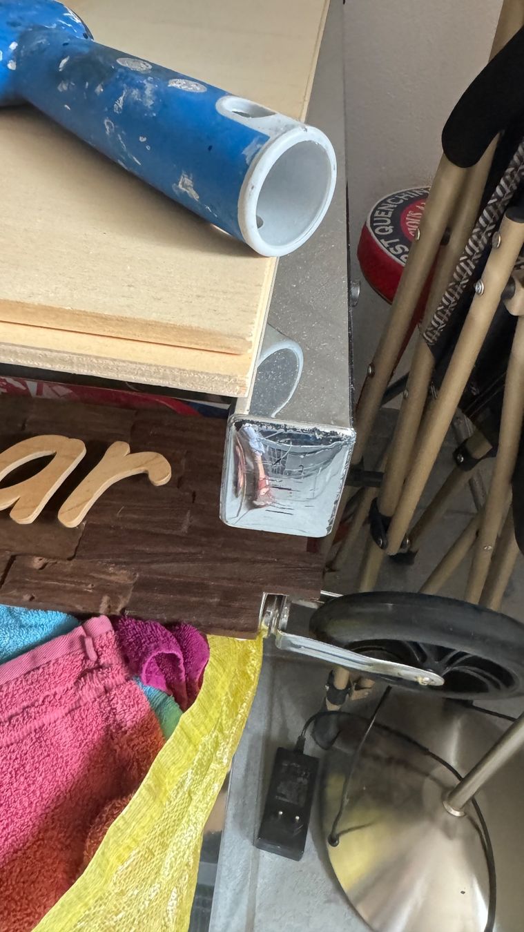 Scrivanie: Schreibtisch mit Glasplatte – Usato da Chur venduto da laedlae 2