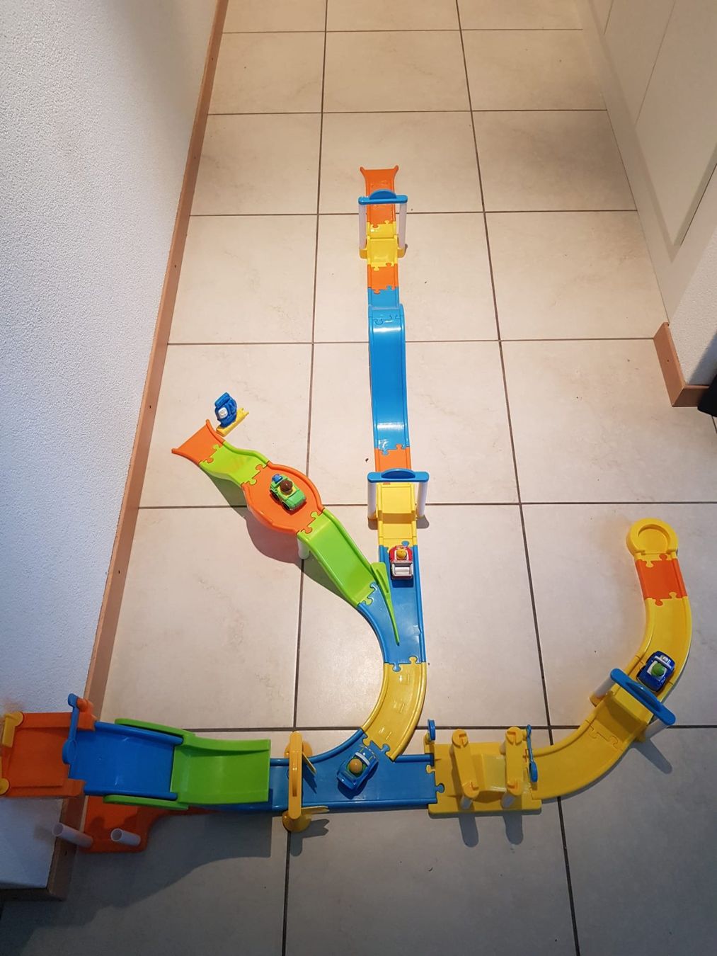 Rennbahnen: Circuit avec voitures - jeu enfant – Gebraucht aus Villars-sur-Glâne von Mark_988 1