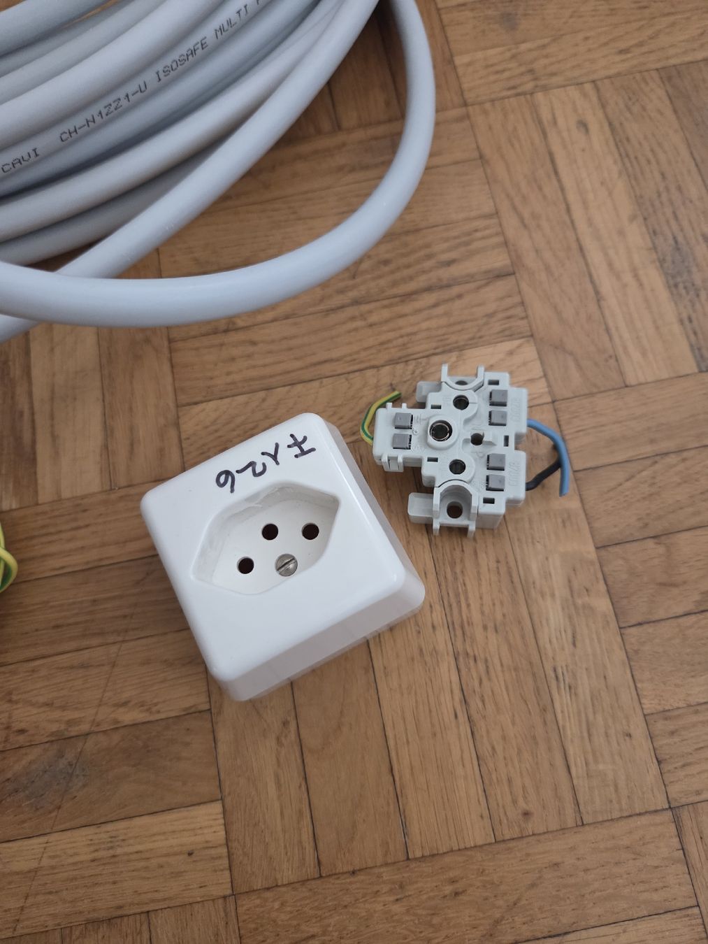 Kabel: Diverse Kabel und Schweizer Steckdose – Gebraucht aus Zürich von Shiva79 4