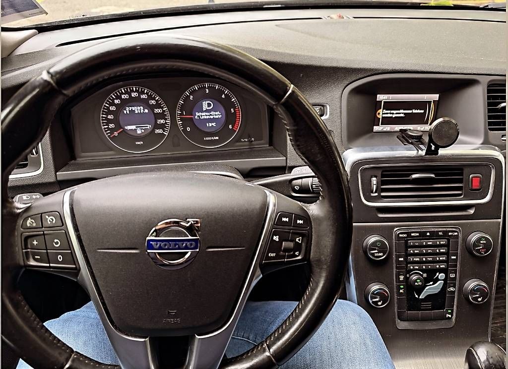 Automobili: VOLVO V60 2.0D MFK 2026 – Usato da Pratteln venduto da Alexx-91 4