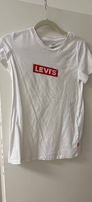 T-shirt: Levi's Shirt  – Usato da Bolligen venduto da arg_v256