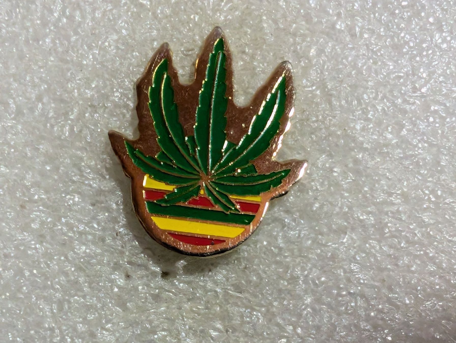 Placchette & Badge: Ansteckpin 243: Pflanze – Usato da Oppligen venduto da Pin-Fall-Shop